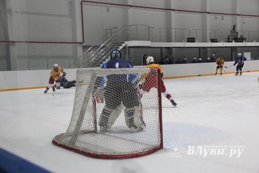 В великолукском «Айсберге» прошли матчи Чемпионата Псковской области по хоккею (ФОТО)