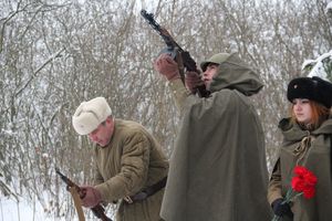 Никто не забыт: в Великих Луках благоустроили могилу неизвестного солдата (ФОТО)