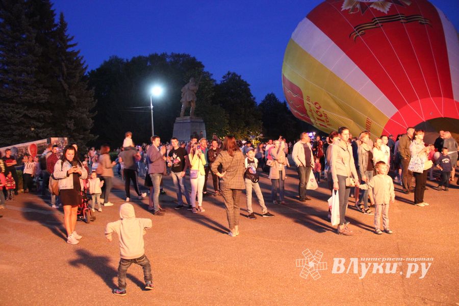 Огненные шоу состоялись над Ловатью (ФОТО)