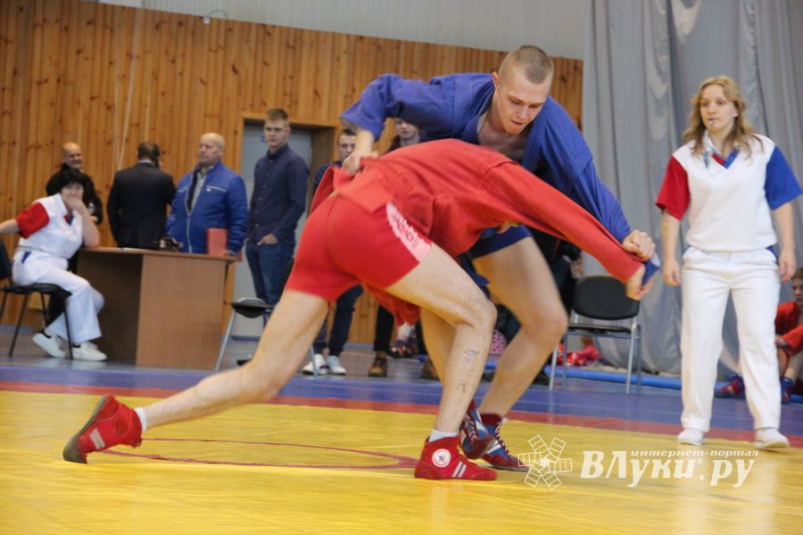 Всероссийские соревнования по самбо проходят в Великих Луках (ФОТО, 0+)