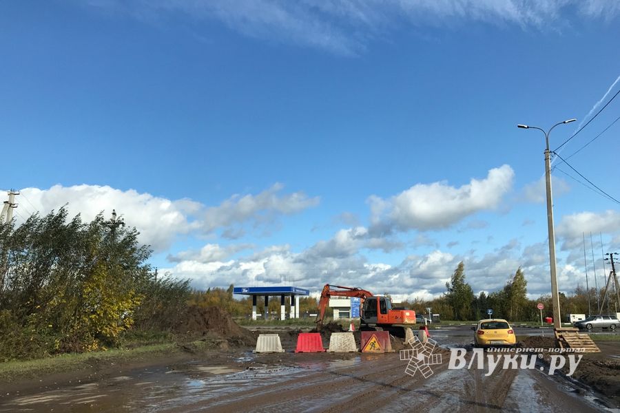 Проезд перекрёстка Дружба-Дьяконова временно затруднён (ФОТО)