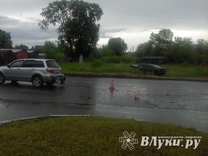 В Великих Луках произошло ДТП (ФОТО)