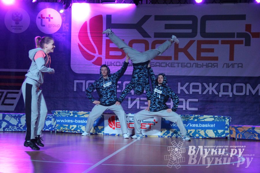 В Великих Луках прошли финальные игры Чемпионата ШБЛ «КЭС-БАСКЕТ» (фото)