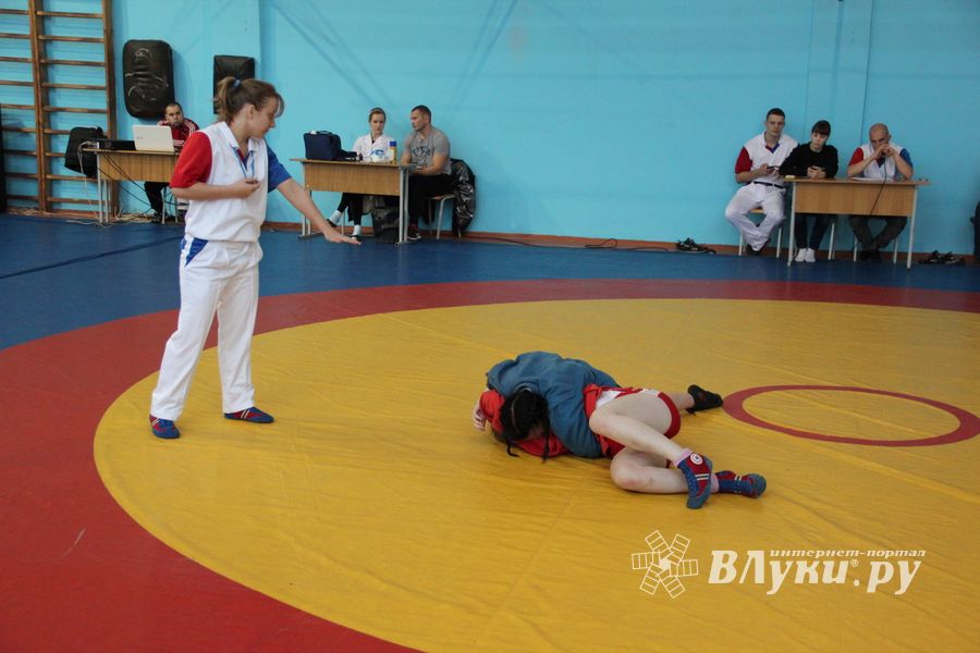 В Великих Луках прошел Чемпионат и Первенство области по самбо (фоторепортаж)