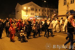 Крестным ходом встредили великолучане светлый праздник Пасхи