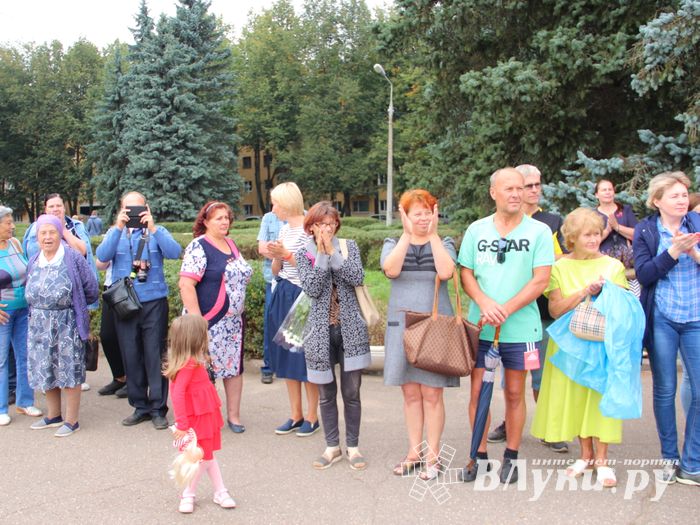 В Великих Луках проходит Международный фестиваль-конкурс среди мажореток и барабанщиц (ФОТО)