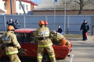 В Великих Луках прошли соревнования по проведению аварийно-спасательных работ (фото)
