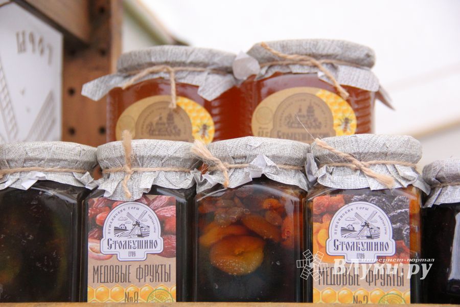 На ярмарке «Осень-2018» великолучане запаслись на зиму  «Столбушинскими продуктами» (ФОТО)