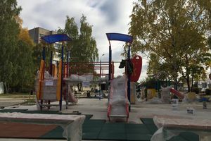 В Великих Луках продолжают ремонтировать площадь Калинина (фото)