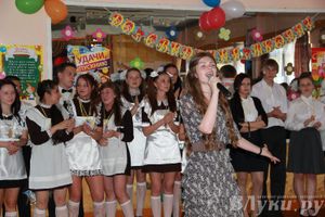 В Великих Луках прозвенели «Последние звонки»