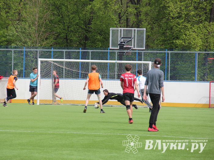 В Великих Луках прошёл Чемпионат по дворовому футболу (ФОТО)