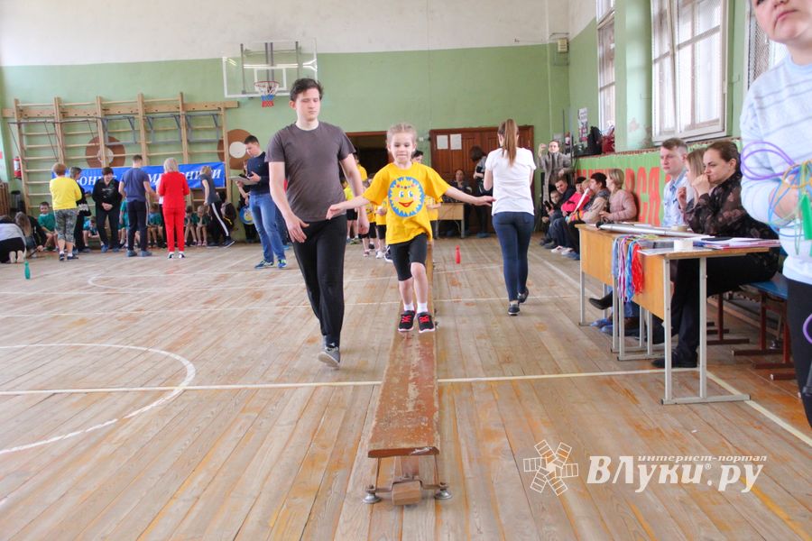 В Великих Луках проходят спортивные соревнования среди дошколят «Юные олимпионики» (ФОТО)