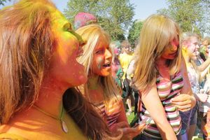 Яркие эмоции «ColorFest» в Великих Луках (ФОТО)