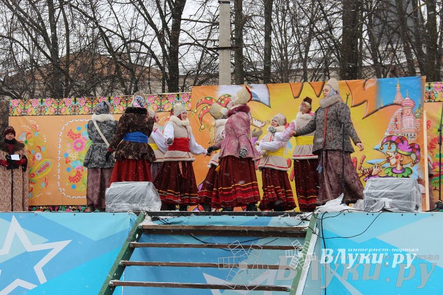 В Великих Луках встретили Масленицу