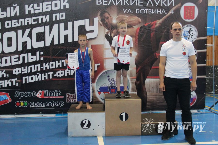 В Великих Луках проходит Кубок по кикбоксингу (ФОТО) (0+)