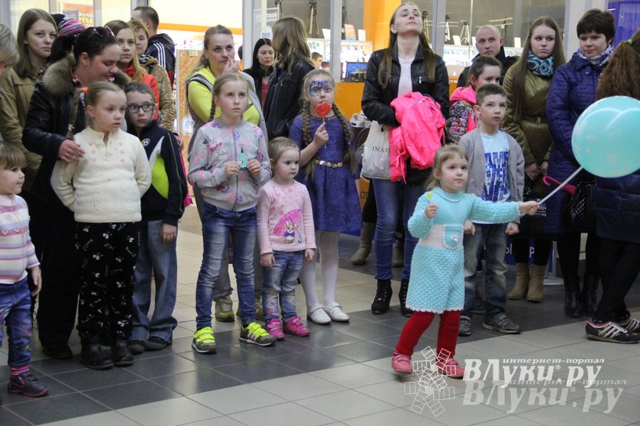 В ТЦ «Апельсин» прошла весенняя ночь распродаж