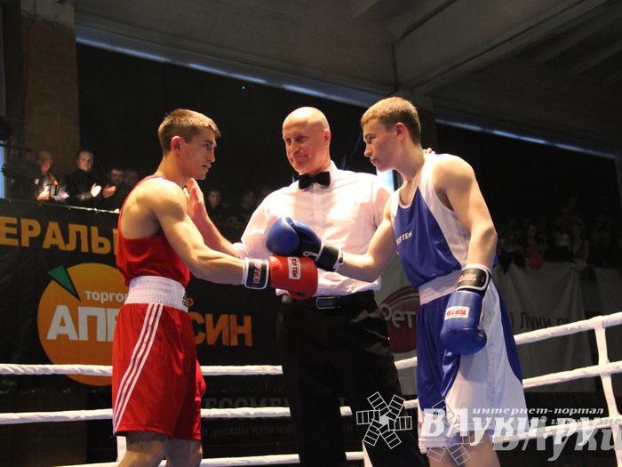 В Великих Луках состоялась матчевая встреча по боксу