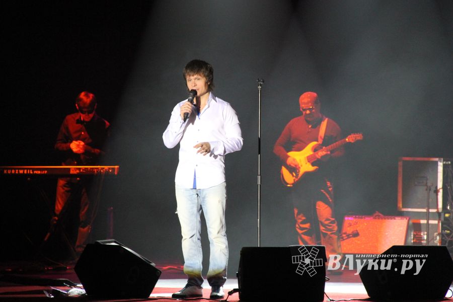 В Великих Луках состоялся концерт Артура (фото)