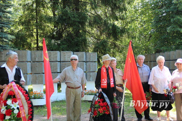 В Великих Луках прошел День памяти и скорби