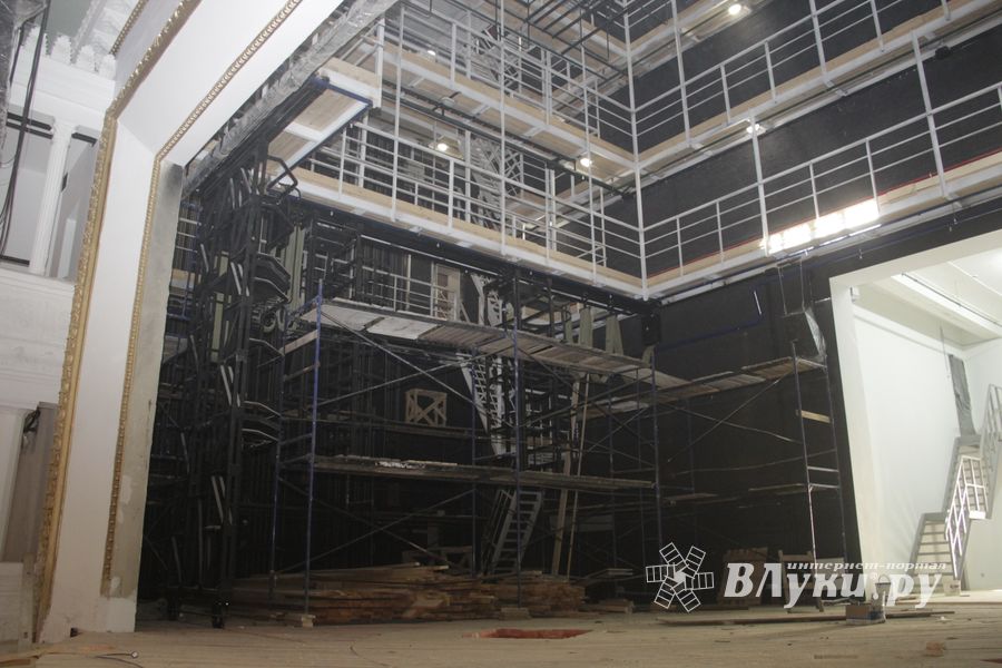 Пресс-тур по великолукскому драмтеатру (ФОТО)