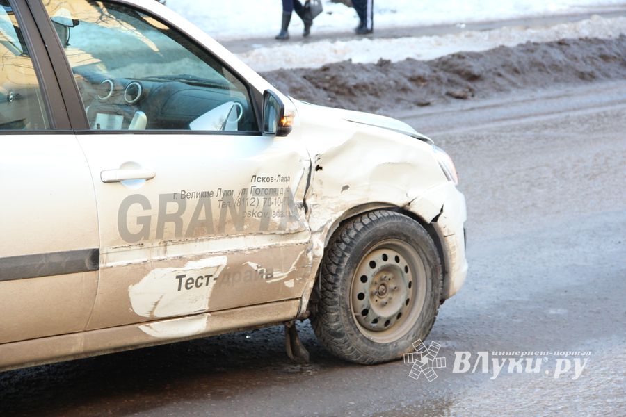 ДТП на Зверева в Великих Луках (ФОТО)