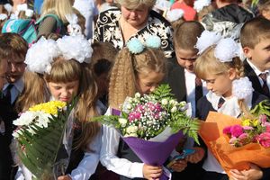 В Великих Луках торжественно встретили День знаний (ФОТО)