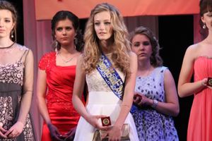 В Великих Луках выпускникам вручили медали «За особые успехи в учении» (ФОТО)