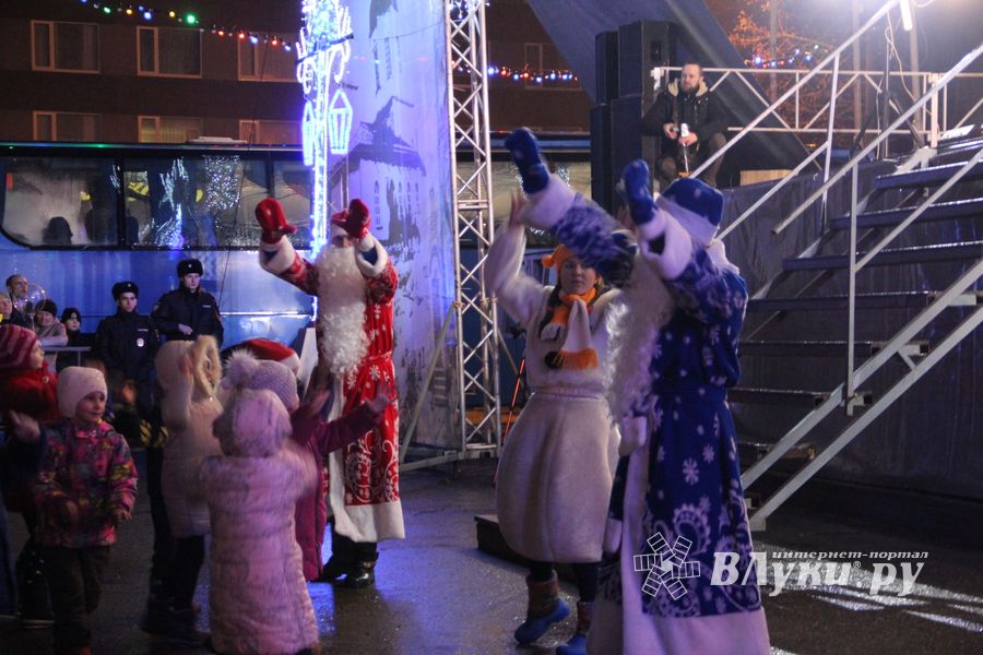 Дождик не помешал открытию городской ёлки (ФОТО)