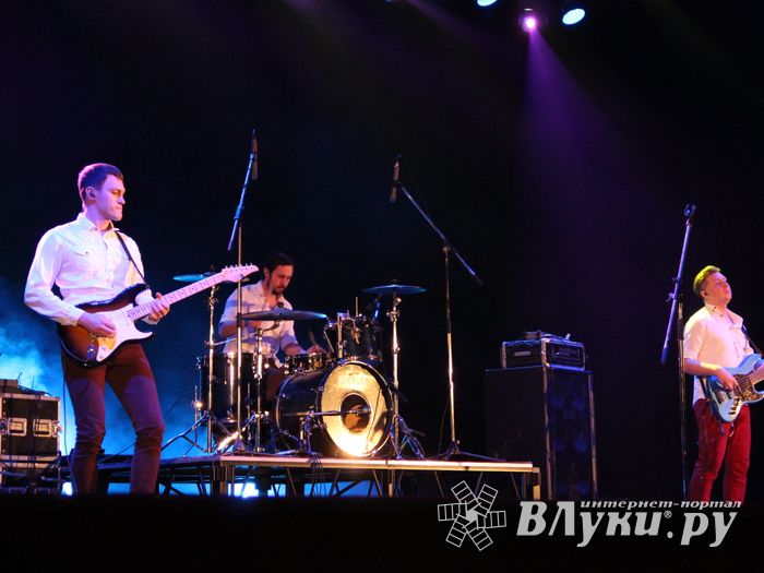 В Великих Луках состоялся концерт Юлии Савичевой (фото)