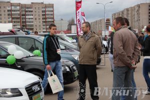 В Великих Луках прошла автомобильная ярмарка
