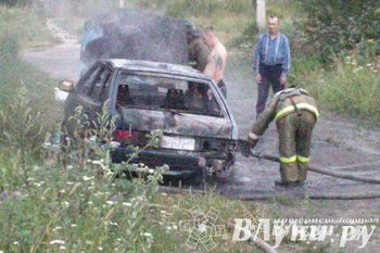 В Великих Луках сгорел автомобиль (ФОТО)