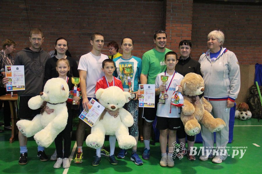 В Великих Луках прошли областные соревнования «Папа, мама, я - спортивная семья» (ФОТО)