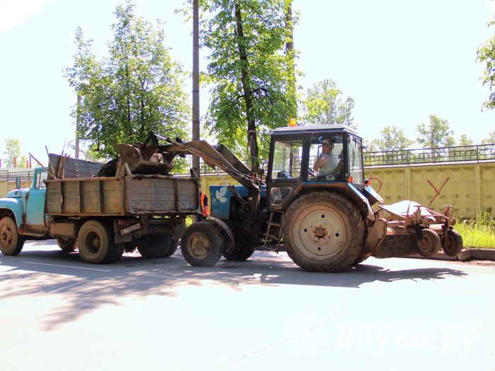 Фотофакт: пр-т Гагарина чистят