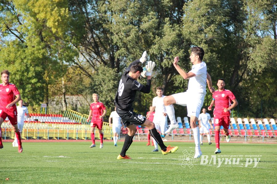 Обидный гол в воротах «Луки-Энергии» (ФОТО)