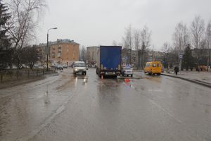  В Великих Луках на площади Калинина опять ДТП (ФОТО)