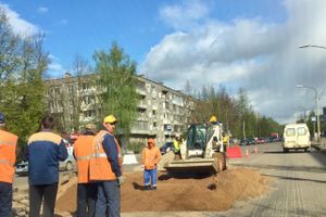фотофакт: на пр-те Гагарина в Великих Луках продолжается ремонт 