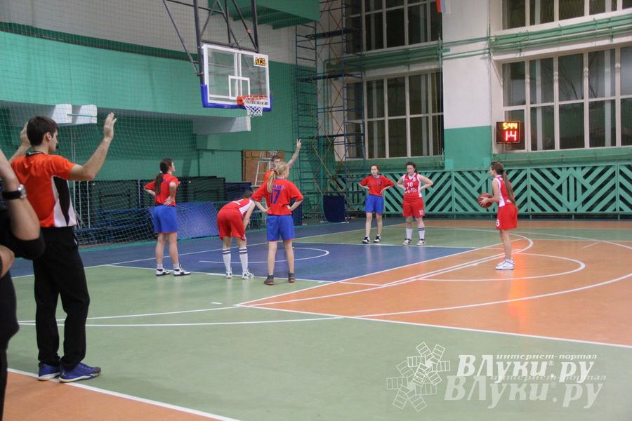 В Великих Луках прошли финальные игры муниципального этапа «КЭС-Баскет» (фото)