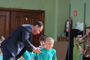 В Великих Луках стартовали спортивные соревнования среди дошколят «Юные олимпионики»