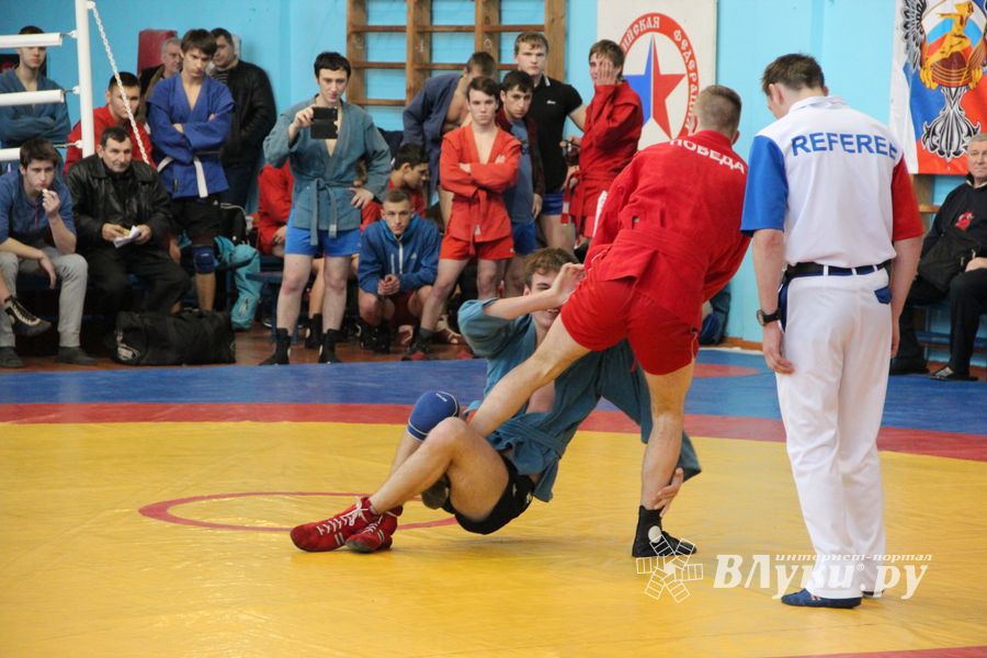 В Великих Луках прошел Чемпионат и Первенство области по самбо (фоторепортаж)
