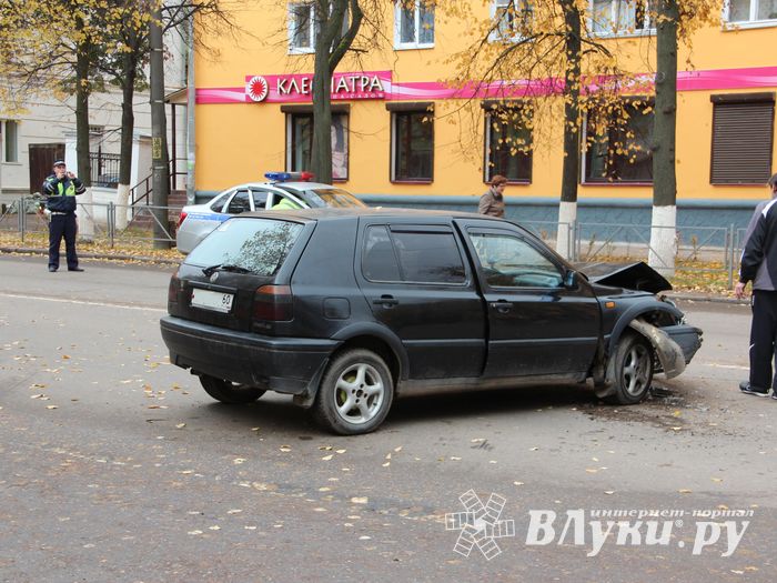 ДТП на проспекте Ленина в Великих Луках (ФОТО)