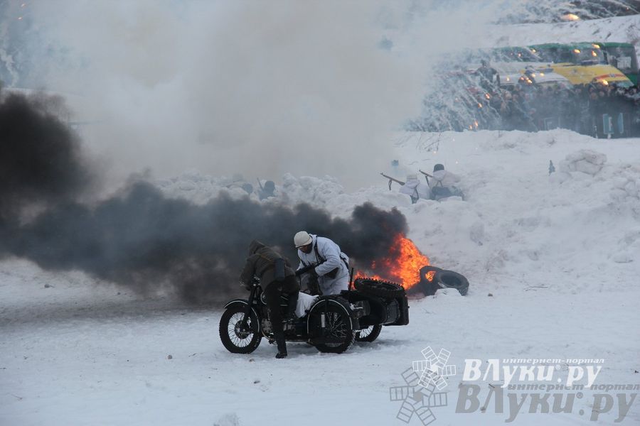 Реконструкция битвы за освобождение Великих Лук