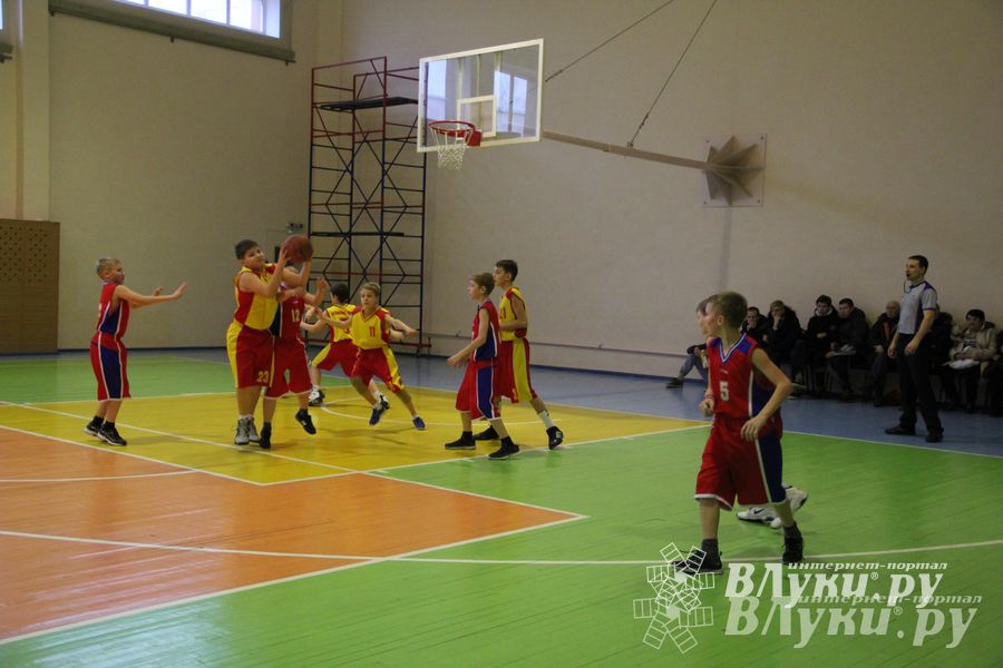 Великолукские баскетболисты стали победителями междугородних соревнований по баскетболу