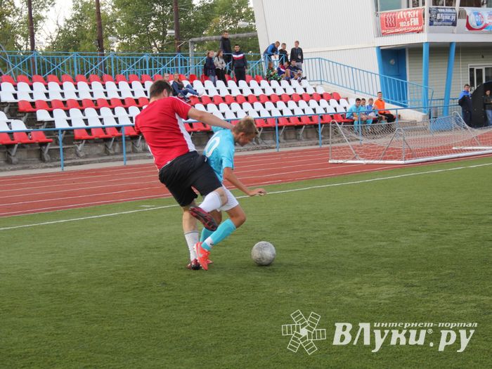 В минувшие выходные великолучане сыграли в футбол (фото)
