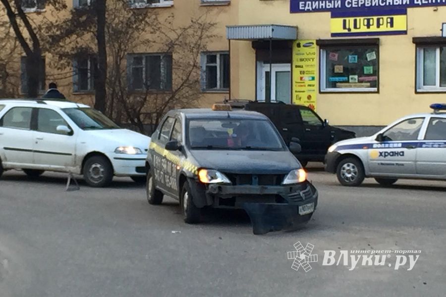 В Великих Луках произошла авария
