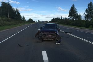 На трассе Рига-Москва столкнулись легковушка и фура (ФОТО)