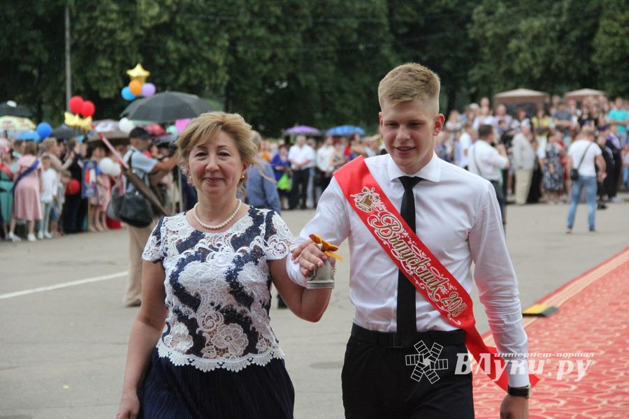 Великолукской «Бригантине» пришлось поплавать под дождём (ФОТО)