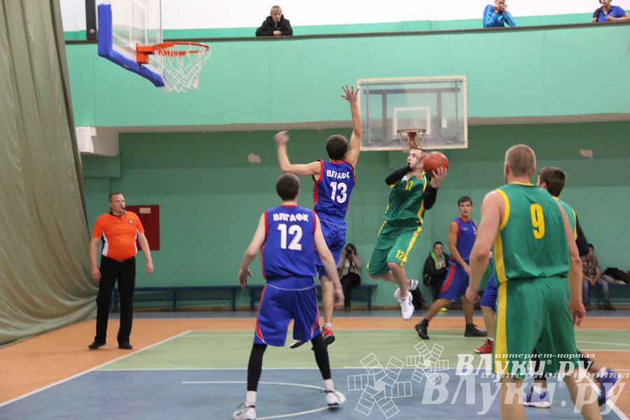 Команда «Экспресс» стала обладательницей Кубка г. Великие Луки по баскетболу