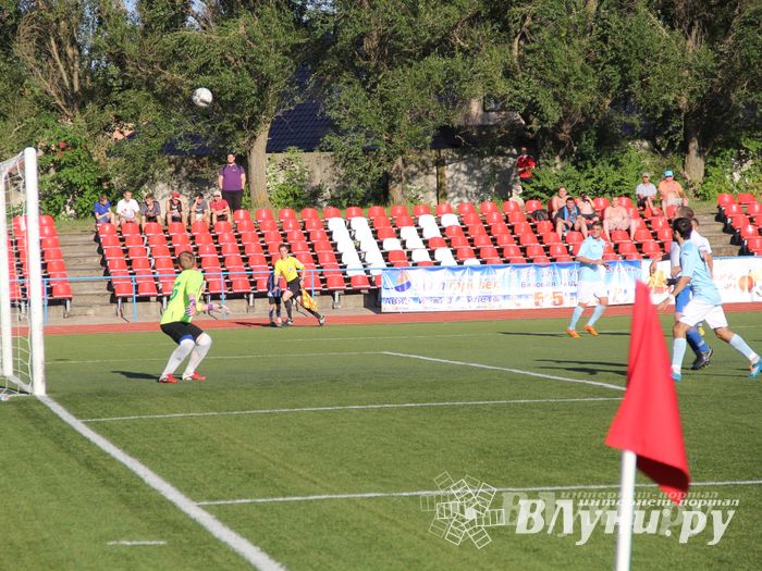 В Великих Луках состоялся матч Первенства СЗФО по футболу между командами «Луки-Энергия» и «Химик»
