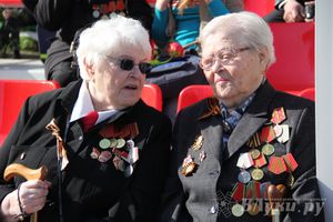 Парад Победы в Великих Луках (фото)