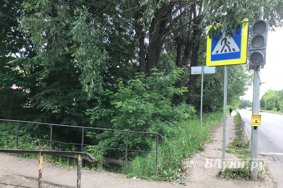 Великие Луки: Где-то строят, а где-то — рушится (ФОТО)